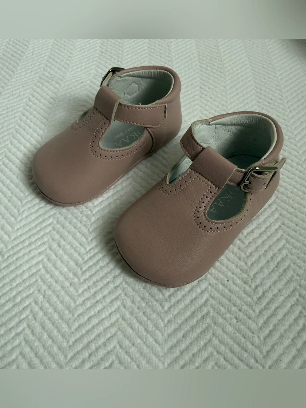 NWT Okaa Spain Leather T-Strap Baby Shoes in Pink, Size US 3/ EU 18